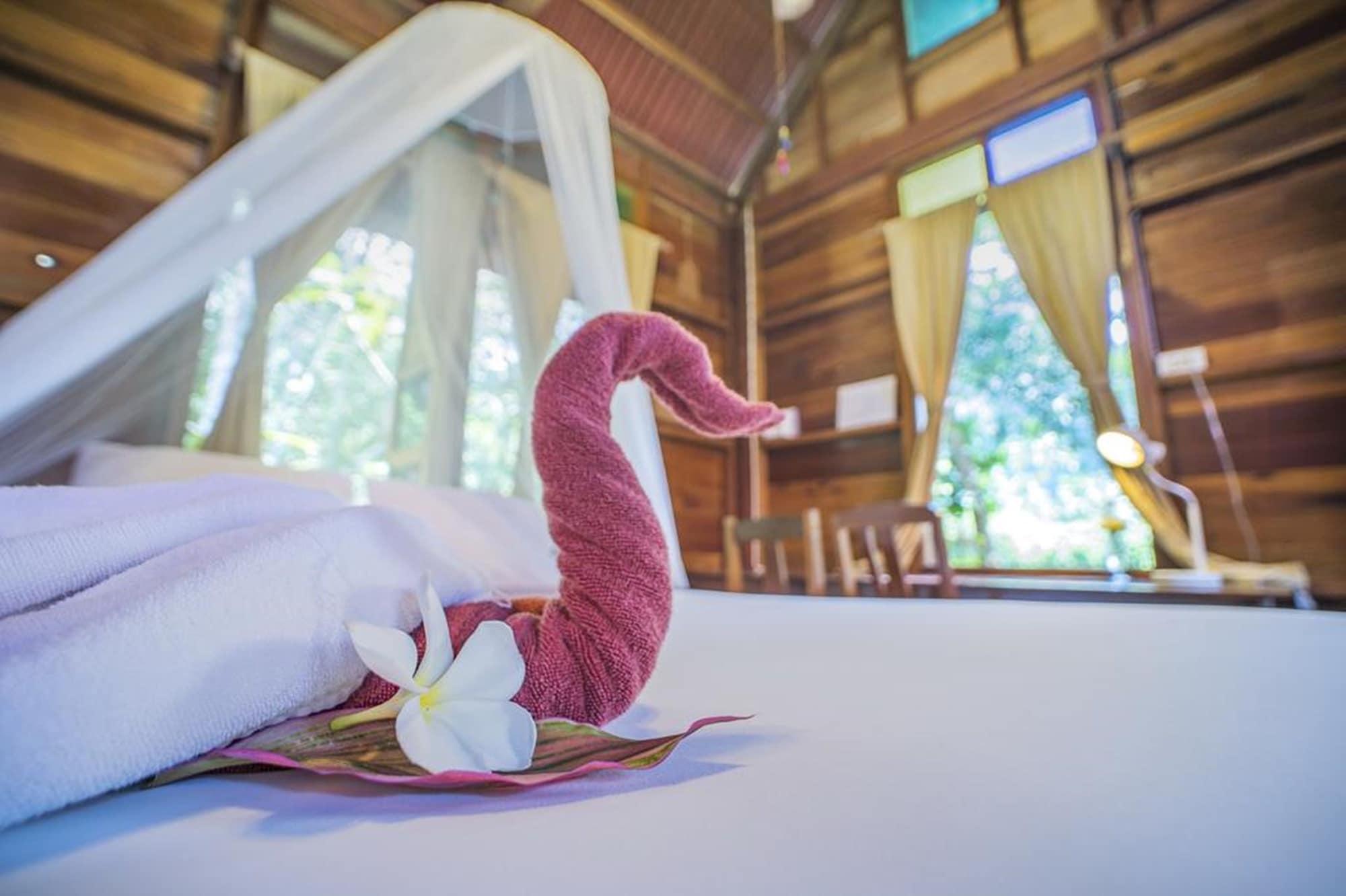 Art'S Riverview Lodge Khao Sok National Park Exterior photo