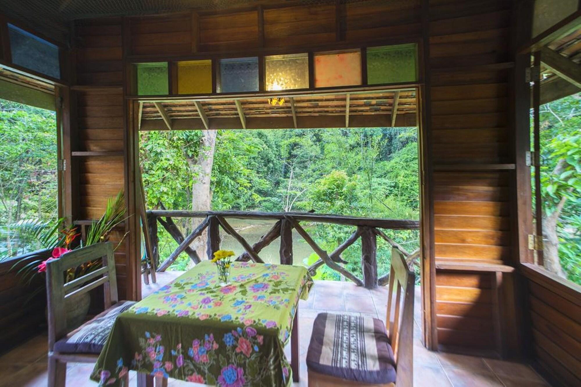 Art'S Riverview Lodge Khao Sok National Park Exterior photo