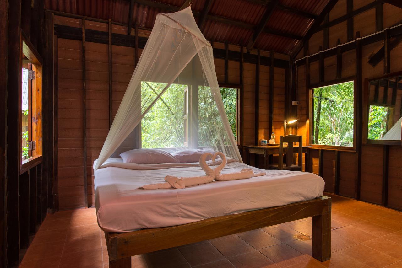 Art'S Riverview Lodge Khao Sok National Park Exterior photo